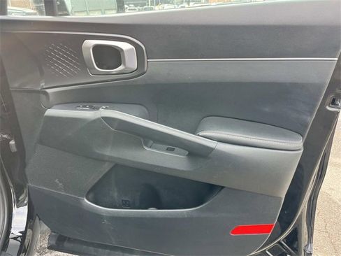 Used 2024 Kia Sorento S image 24