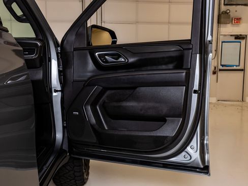 Used 2023 GMC Yukon AT4 w/ Technology Package AWD/4WD image 38