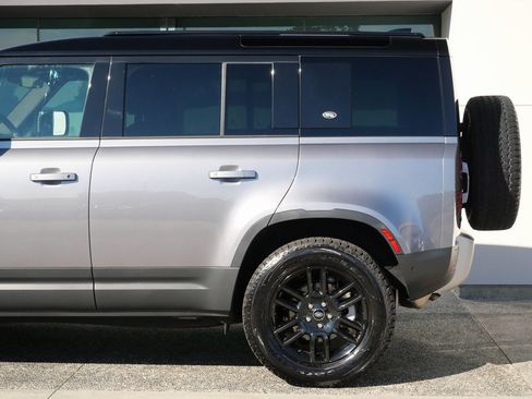 Used 2022 Land Rover Defender 110 S image 9