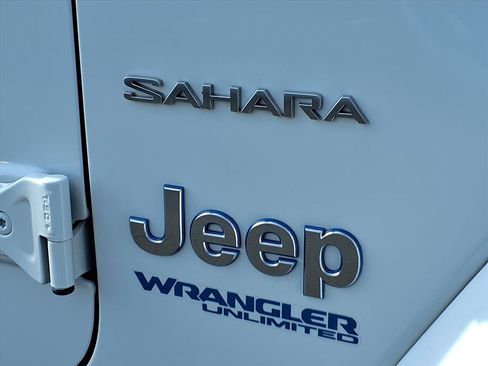 Used 2021 Jeep Wrangler Unlimited Sahara w/ Cold Weather Group image 10