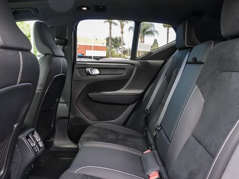 Used 2023 Volvo XC40 B5 Ultimate AWD/4WD image 23