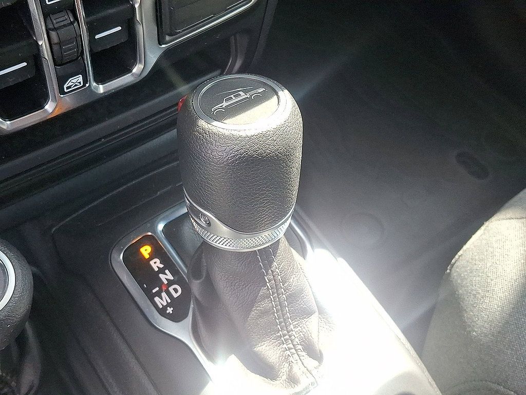 Used 2025 Jeep Gladiator Sport AWD/4WD image 18