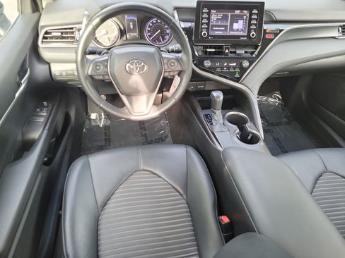 Used 2021 Toyota Camry SE FWD image 6