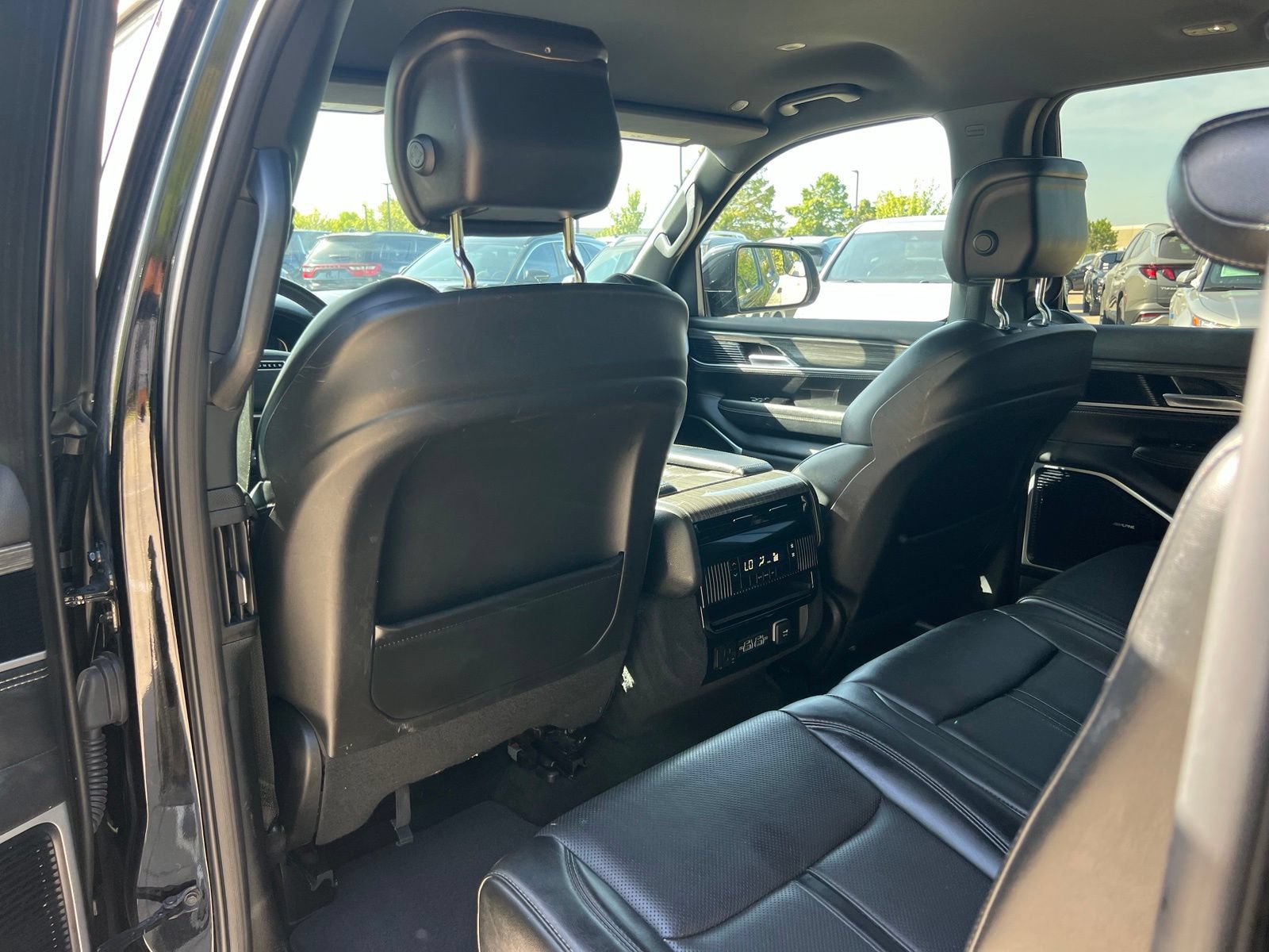 Used 2022 Jeep Wagoneer Series II RWD image 16