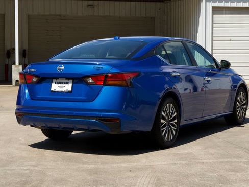 Used 2025 Nissan Altima 2.5 SV FWD image 4