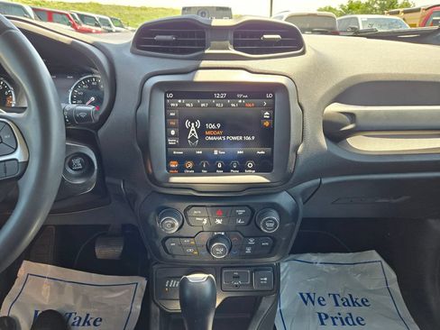 Used 2022 Jeep Renegade Latitude AWD/4WD image 21