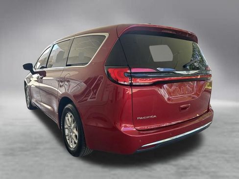 Used 2024 Chrysler Pacifica Touring-L FWD image 4
