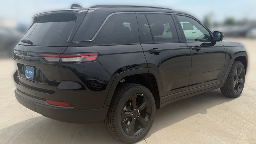New 2026 Jeep Grand Cherokee Limited w/ Limited Altitude Package AWD/4WD image 5
