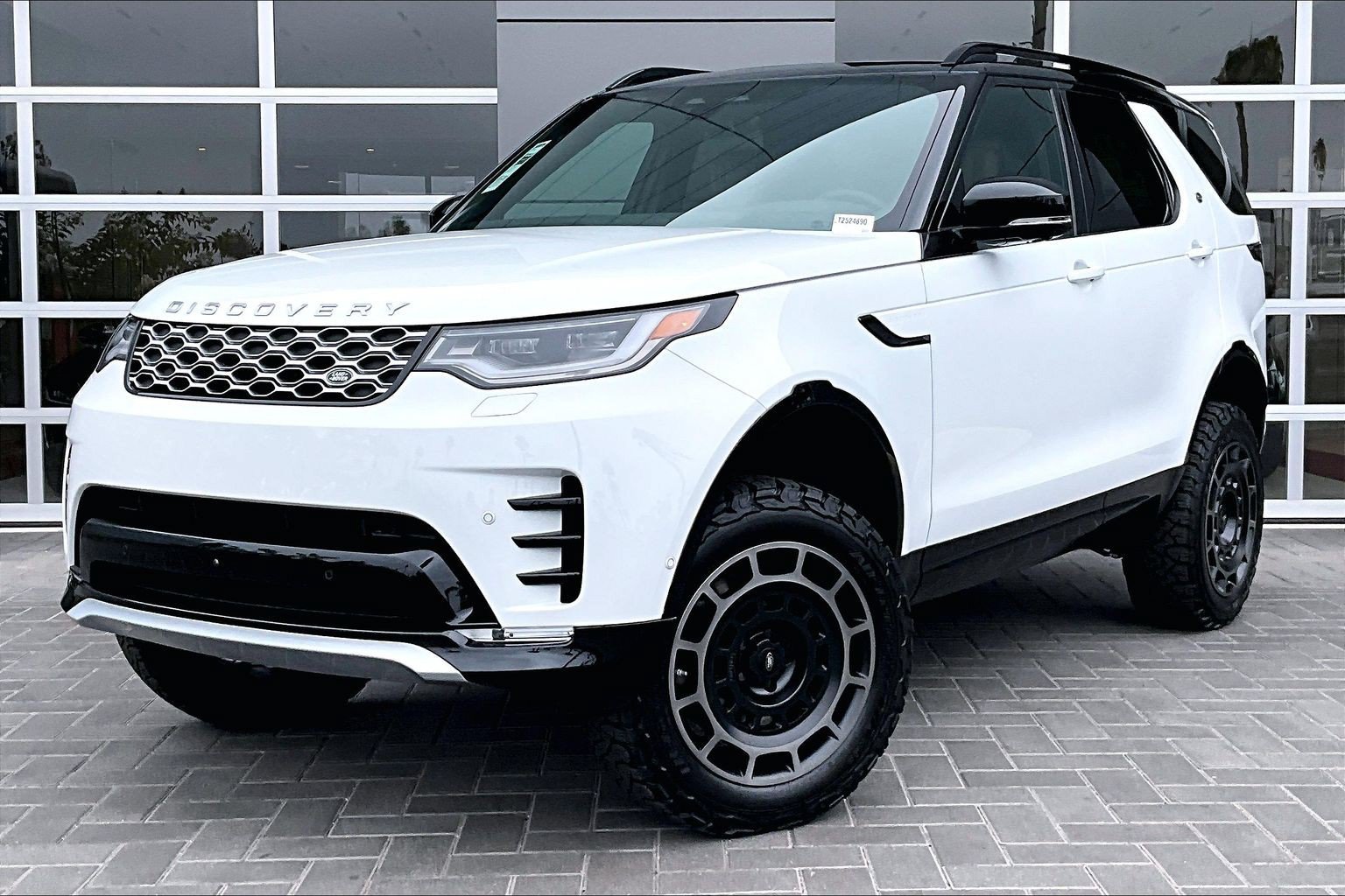 New 2026 Land Rover Discovery Limited Edition AWD/4WD image 1