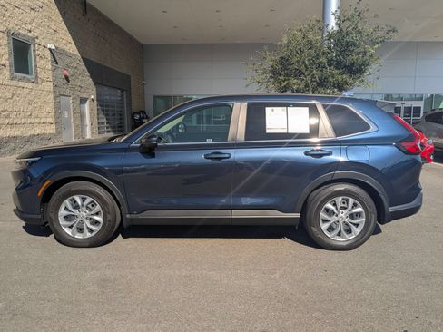 Used 2025 Honda CR-V LX image 2