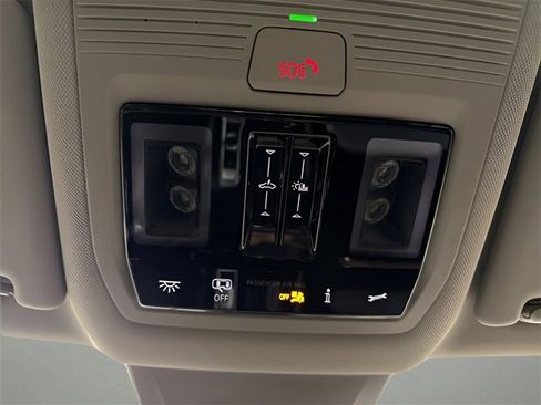 Used 2024 Volkswagen Atlas SE w/ Panoramic Sunroof Package image 24