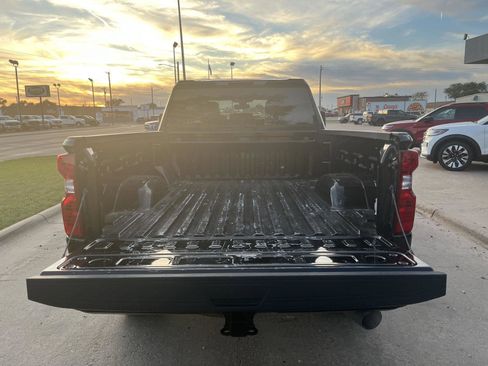 Used 2022 Chevrolet Silverado 2500 Custom w/ Custom Value Package image 9