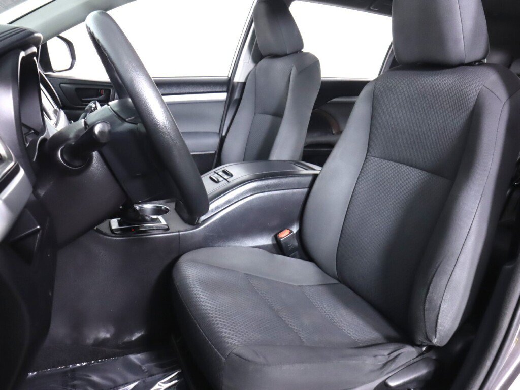 Used 2016 Toyota Highlander LE FWD image 24