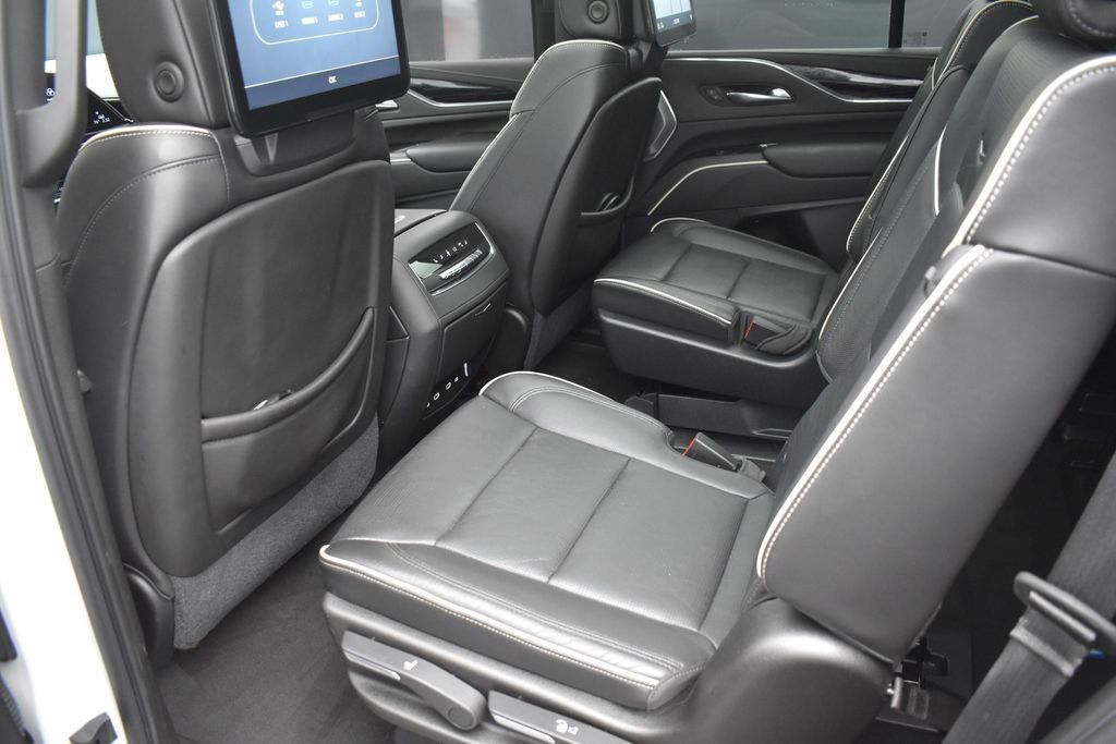 Used 2021 Cadillac Escalade Sport w/ Driver Assist Tech Package AWD/4WD image 26