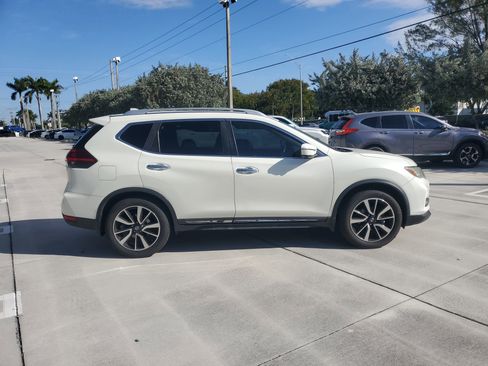Used 2018 Nissan Rogue SL w/ Premium Package image 11