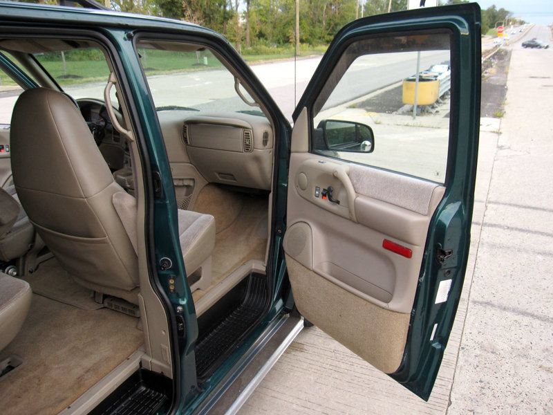 Used 1998 Chevrolet Astro AWD Passenger image 22
