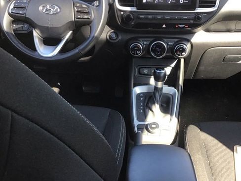 Used 2025 Hyundai Venue SEL FWD image 6