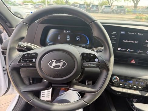 Used 2025 Hyundai Elantra Sport FWD image 3
