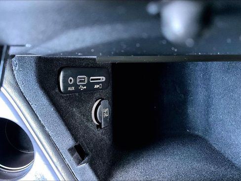 Certified 2016 Dodge Challenger SXT image 12