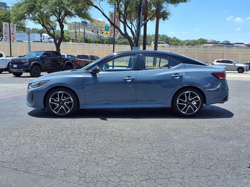 Used 2025 Nissan Sentra SR w/ SR Premium Package FWD image 9