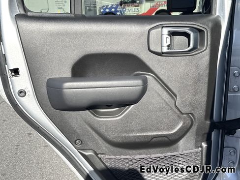 Used 2023 Jeep Gladiator Willys image 26