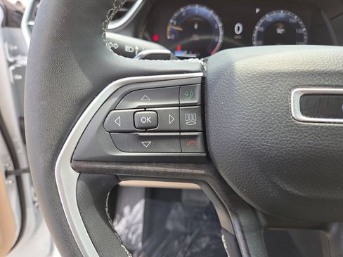 Used 2024 Jeep Grand Cherokee Limited AWD/4WD image 34