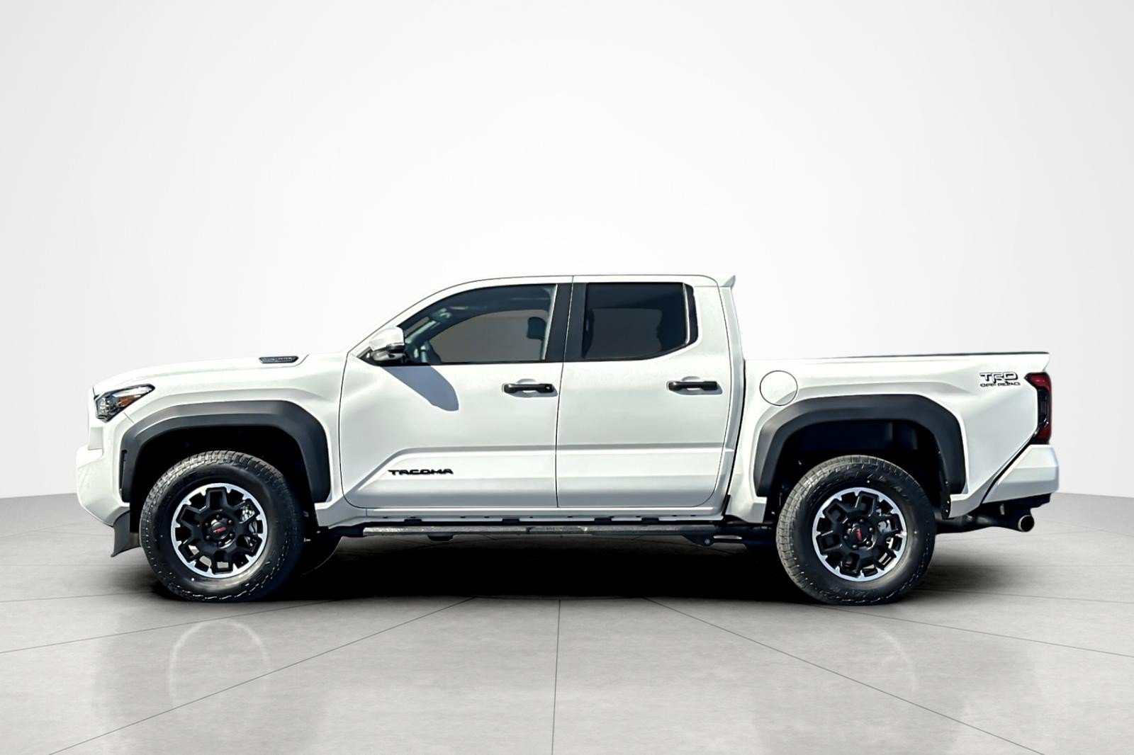 Certified 2026 Toyota Tacoma TRD Off-Road w/ TRD Off Road Premium Package AWD/4WD image 2