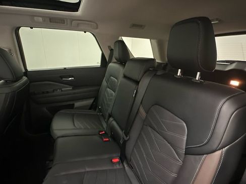 Certified 2024 Nissan Pathfinder Platinum AWD/4WD image 10