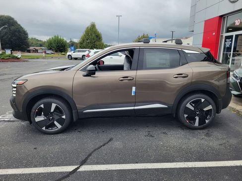 New 2026 Nissan Kicks SR w/ Cold Weather Package AWD/4WD image 9