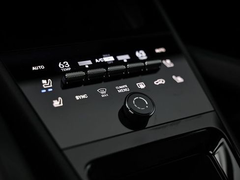 Certified 2025 Porsche Cayenne S AWD/4WD image 40