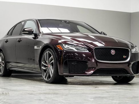 Used 2017 Jaguar XF S image 4