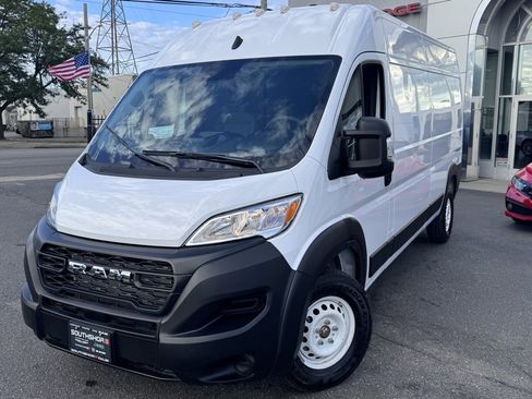 Used 2025 RAM ProMaster 2500 w/ Storage Group image 3