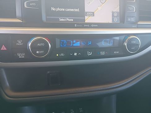 Used 2018 Toyota Highlander XLE AWD/4WD image 20