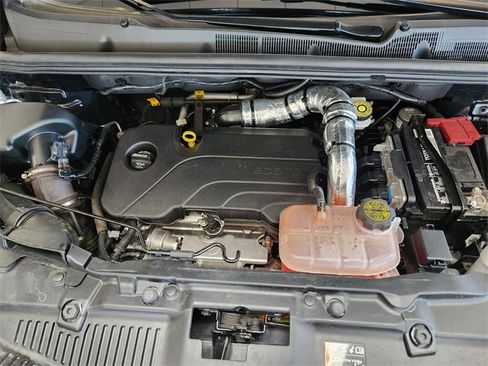 Used 2022 Chevrolet Trax LT w/ LT Convenience Package image 16