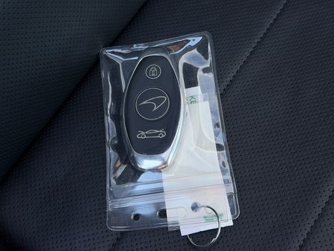 Used 2021 McLaren GT image 32