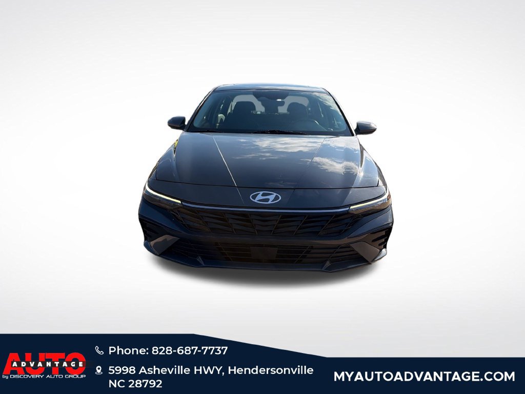 Used 2025 Hyundai Elantra SEL FWD image 2