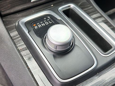 Used 2019 Chrysler 300 Touring w/ Sport Appearance Package RWD image 18