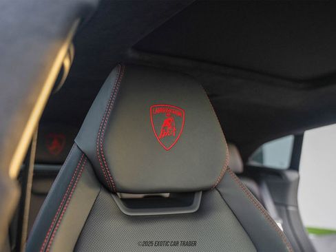 Used 2021 Lamborghini Urus image 24