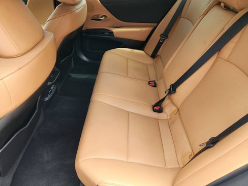Used 2023 Lexus ES 350 w/ Premium Package FWD image 30
