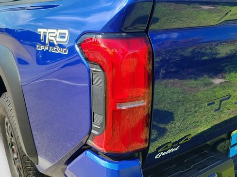Used 2025 Toyota Tacoma TRD Off-Road w/ TRD Off Road Upgrade Package AWD/4WD image 9