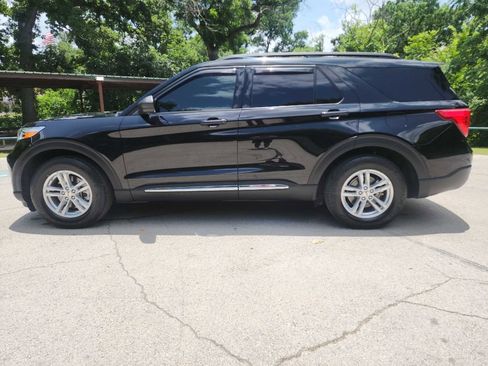 Used 2020 Ford Explorer XLT w/ Equipment Group 202A image 5