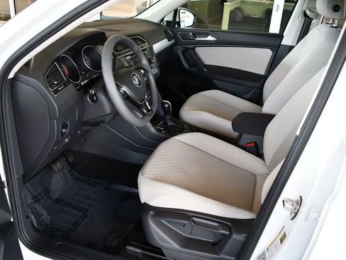 Used 2018 Volkswagen Tiguan S image 31