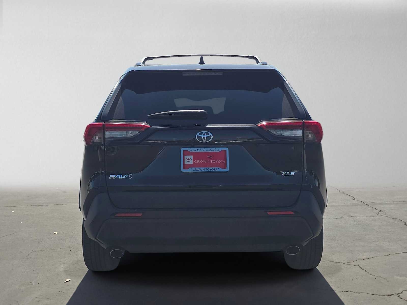 Used 2019 Toyota RAV4 XLE Premium w/ Carpet Mat Package FWD image 4