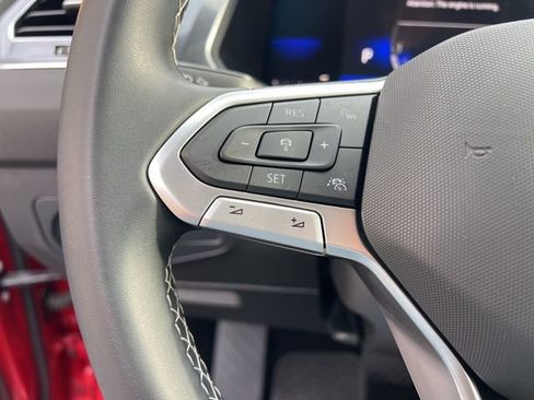 Used 2022 Volkswagen Tiguan SE image 10