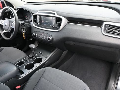 Used 2020 Kia Sorento LX FWD image 8