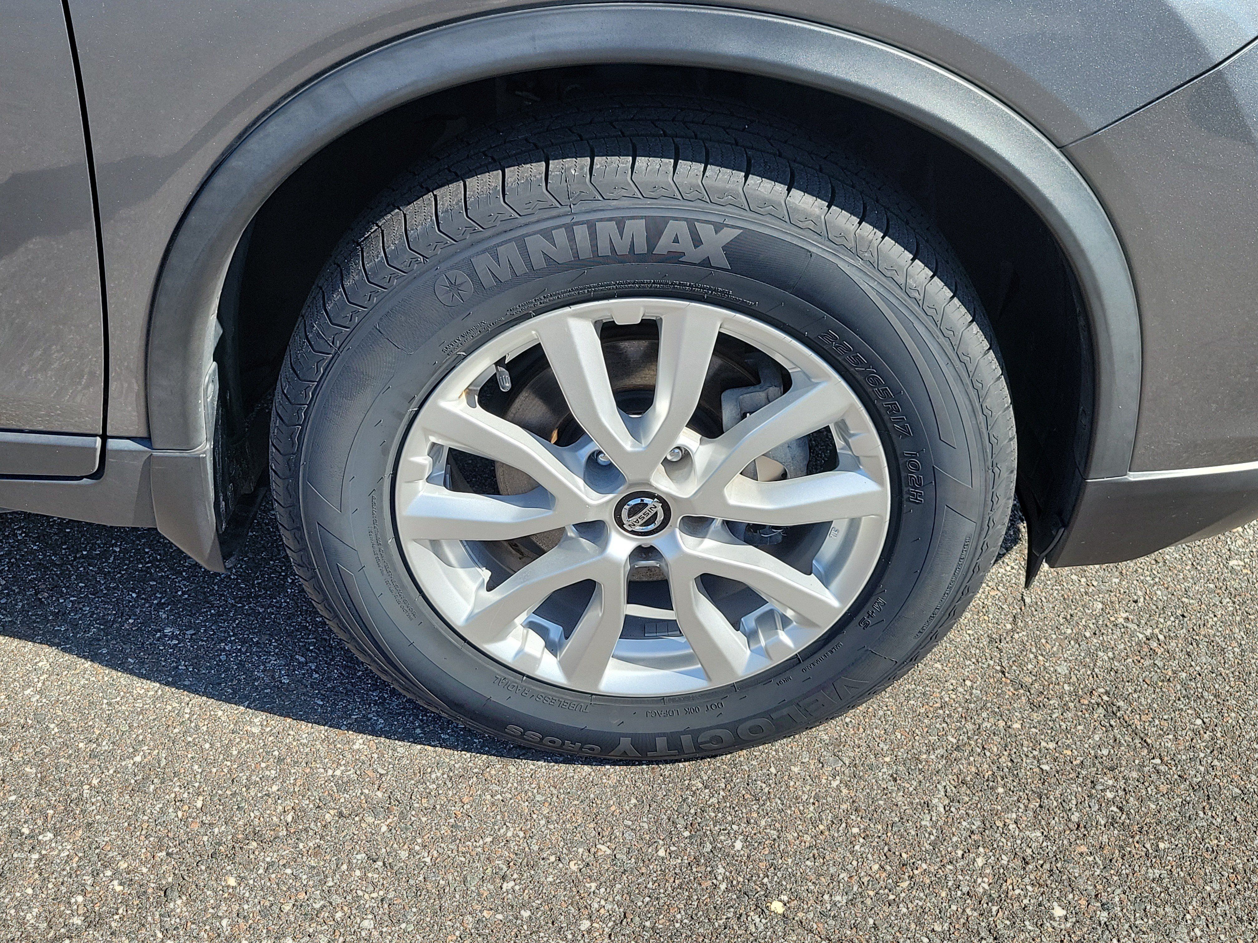 Used 2019 Nissan Rogue SV AWD/4WD image 40