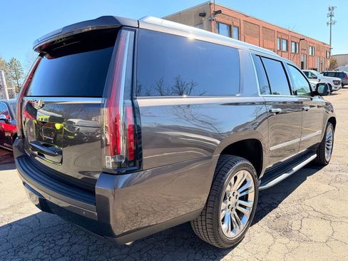 Used 2018 Cadillac Escalade ESV Luxury image 4