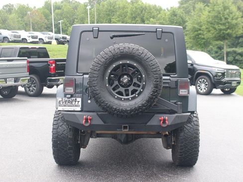 Used 2016 Jeep Wrangler Unlimited Rubicon w/ Connectivity Group AWD/4WD image 6