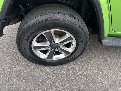 Used 2019 Jeep Wrangler Unlimited Sahara AWD/4WD image 12