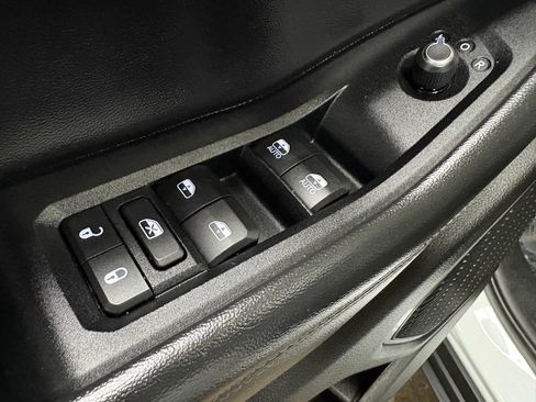 Used 2022 Jeep Grand Cherokee L Limited image 13